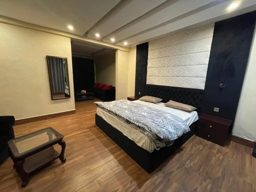 waterstoen hotel naran